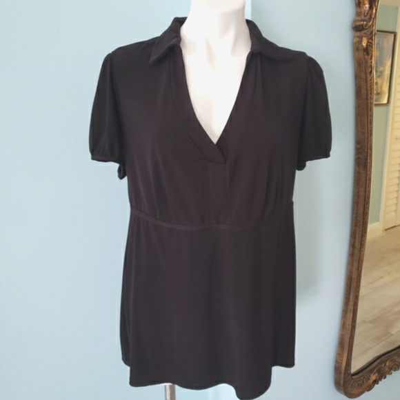 BLACK SHORT SLEEVE V NECK TOP - Picture 1 of 6